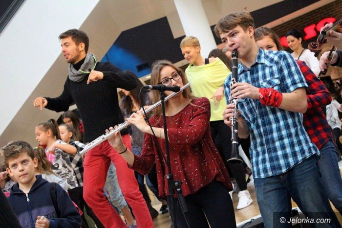 dzieki-szlachetnej-paczce-moga-byc-szczesliwi-foto-60785