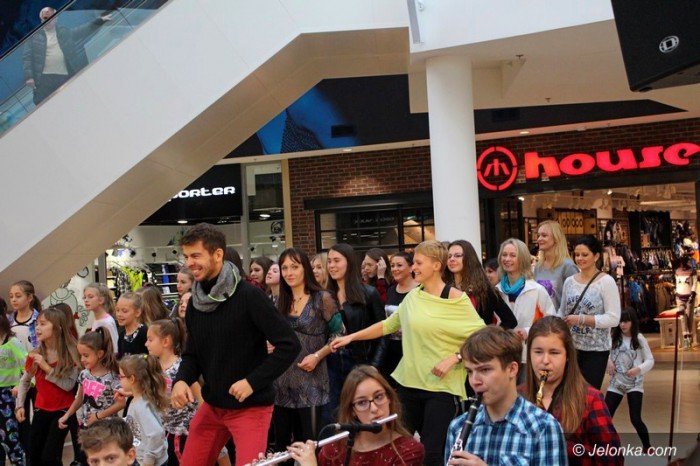 dzieki-szlachetnej-paczce-moga-byc-szczesliwi-foto-60785