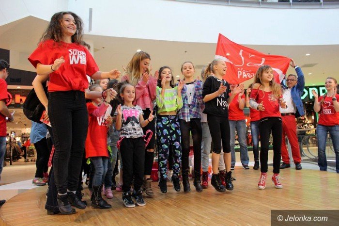 dzieki-szlachetnej-paczce-moga-byc-szczesliwi-foto-60785