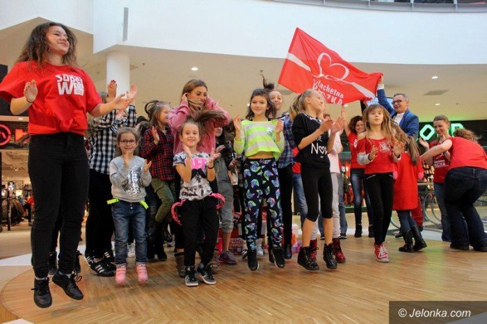 dzieki-szlachetnej-paczce-moga-byc-szczesliwi-foto-60785