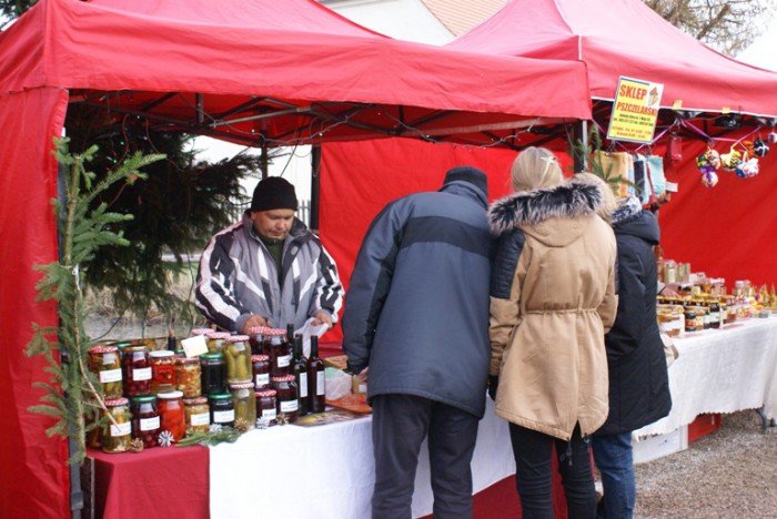 kiermasz-adwentowy-w-omnicy-takze-dzisiaj-foto-60973