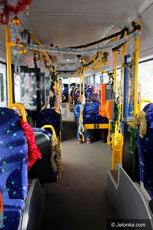 mikoajkowy-autobus-wozi-mieszkancow-foto-60977