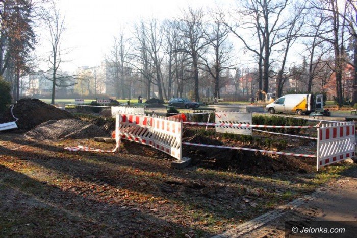 park-zdrojowy-rozkopany-robia-drenaz-foto-60984