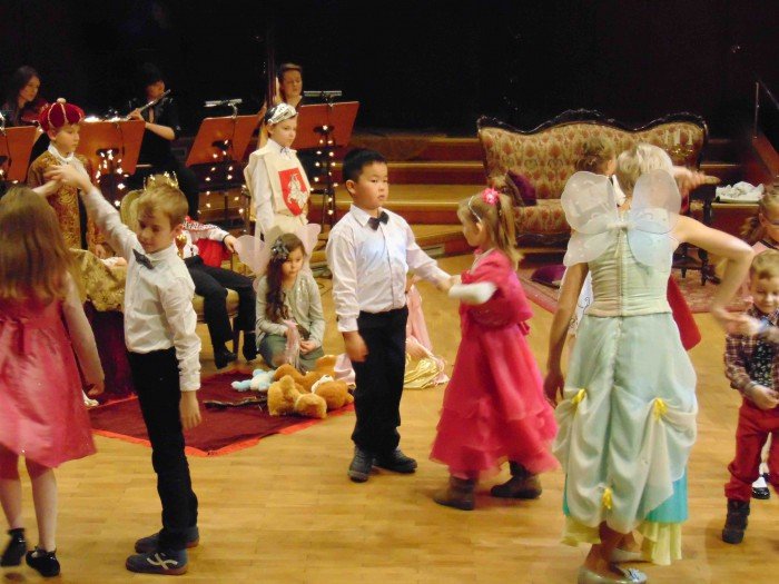 muzyczny-poranek-ze-spiaca-krolewna-i-mikoajem-foto-60986