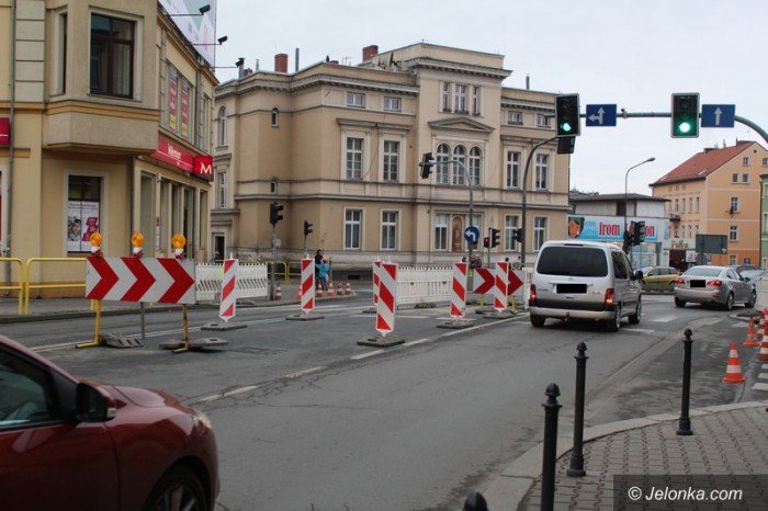 korki-w-centrum-przez-studzienke-foto-61011