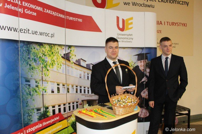 dzien-otwarty-i-targi-kariery-u-ekonomistow-foto-61051