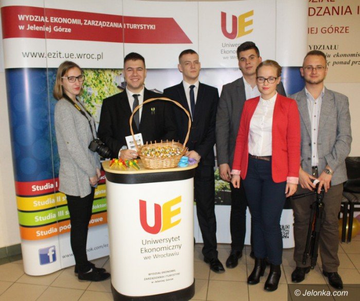 dzien-otwarty-i-targi-kariery-u-ekonomistow-foto-61051