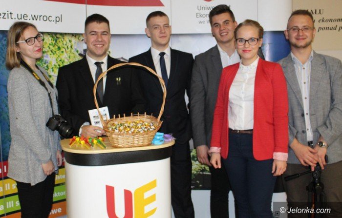 dzien-otwarty-i-targi-kariery-u-ekonomistow-foto-61051