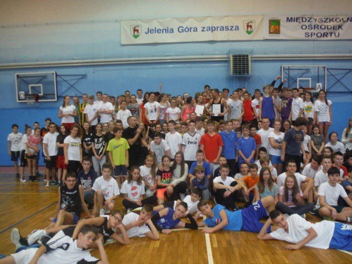 uczniowie-gimnazjum-nr-1-na-zumbotece-foto-61068