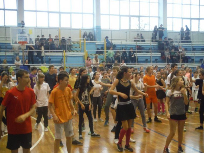 uczniowie-gimnazjum-nr-1-na-zumbotece-foto-61068