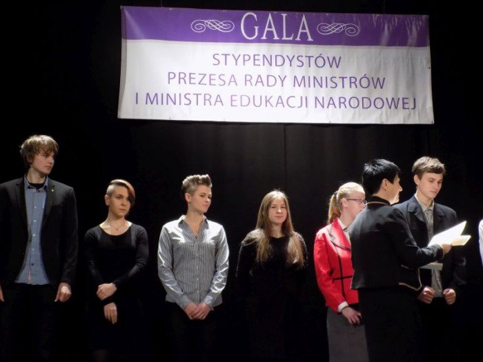 stypendysci-z-piechowic-wyroznieni-i-nagrodzeni-foto-61147