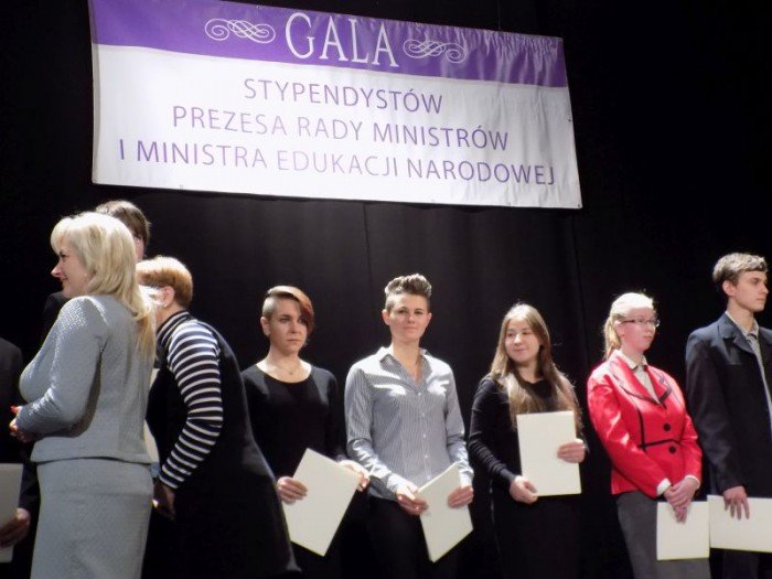 stypendysci-z-piechowic-wyroznieni-i-nagrodzeni-foto-61147