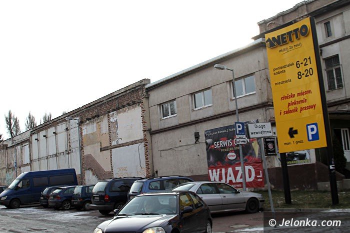 zniknie-odrapana-sciana-przy-wjezdzie-do-netto-foto-61364