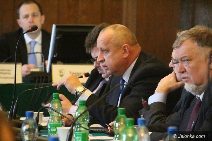 debata-w-sprawie-podwyzki-cen-wody-przerwana-foto-61629