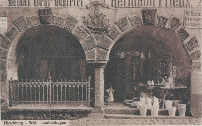 Kamienica kupca Buchsa w Rynku, z symbolem handlu dalekomorskiego