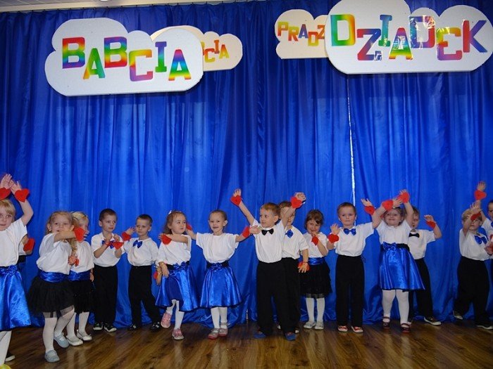 przedszkolaki-ugosciy-swoje-babcie-i-dziadkow-foto-61784