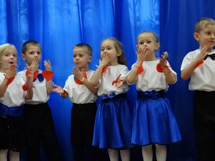 przedszkolaki-ugosciy-swoje-babcie-i-dziadkow-foto-61784