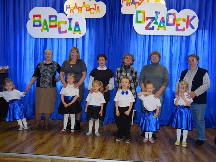 przedszkolaki-ugosciy-swoje-babcie-i-dziadkow-foto-61784