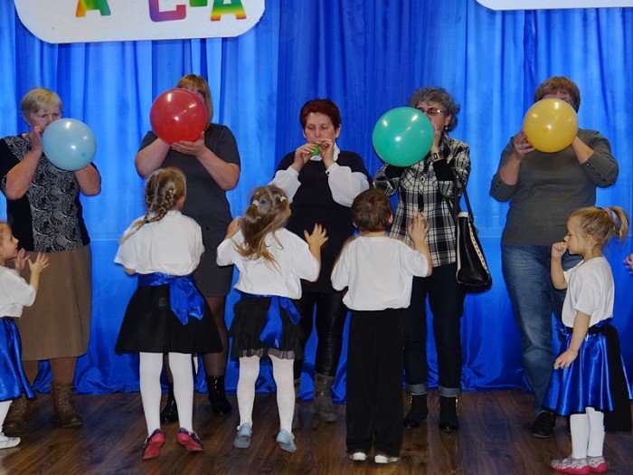 przedszkolaki-ugosciy-swoje-babcie-i-dziadkow-foto-61784