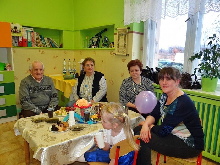 przedszkolaki-ugosciy-swoje-babcie-i-dziadkow-foto-61784