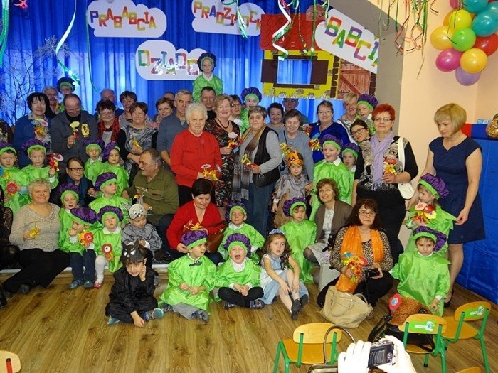 przedszkolaki-ugosciy-swoje-babcie-i-dziadkow-foto-61784
