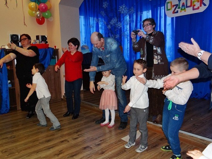 przedszkolaki-ugosciy-swoje-babcie-i-dziadkow-foto-61784