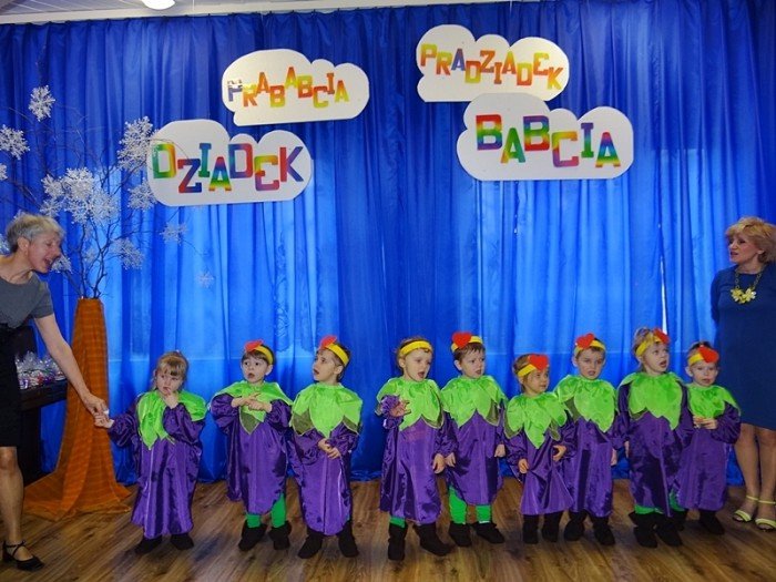 przedszkolaki-ugosciy-swoje-babcie-i-dziadkow-foto-61784