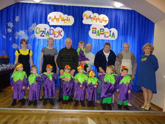 przedszkolaki-ugosciy-swoje-babcie-i-dziadkow-foto-61784