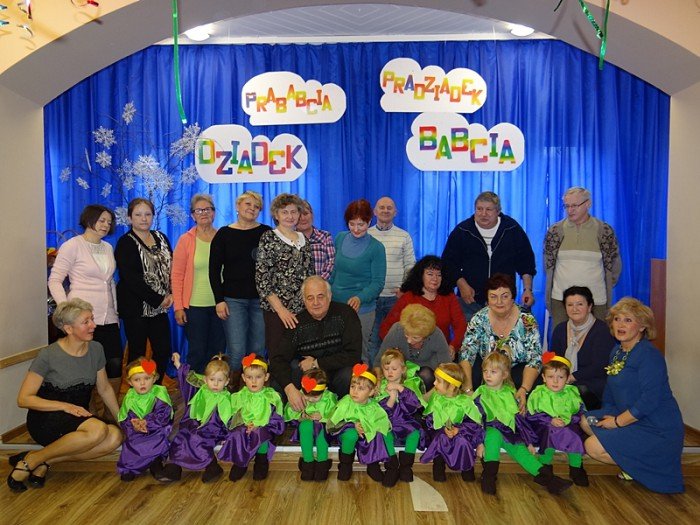 przedszkolaki-ugosciy-swoje-babcie-i-dziadkow-foto-61784