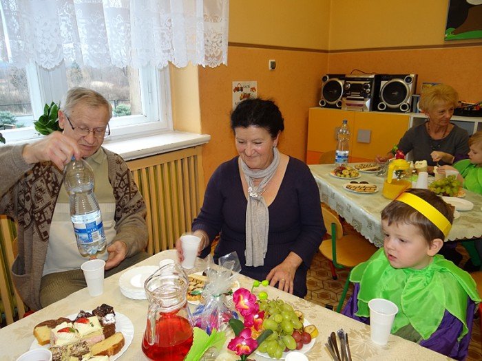 przedszkolaki-ugosciy-swoje-babcie-i-dziadkow-foto-61784