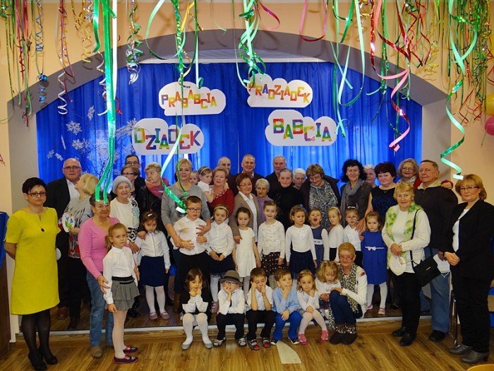 przedszkolaki-ugosciy-swoje-babcie-i-dziadkow-foto-61784