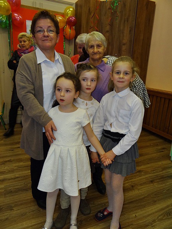 przedszkolaki-ugosciy-swoje-babcie-i-dziadkow-foto-61784