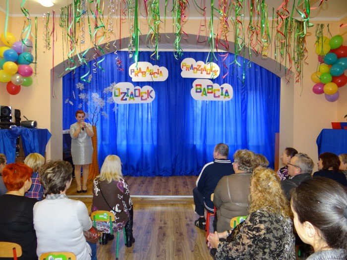 przedszkolaki-ugosciy-swoje-babcie-i-dziadkow-foto-61784