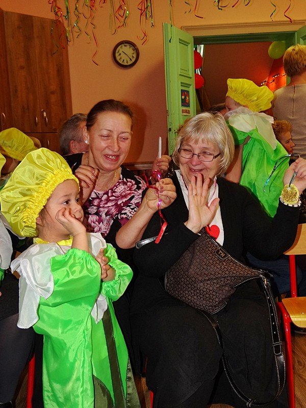 przedszkolaki-ugosciy-swoje-babcie-i-dziadkow-foto-61784