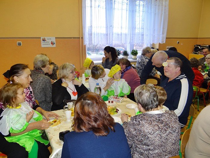 przedszkolaki-ugosciy-swoje-babcie-i-dziadkow-foto-61784