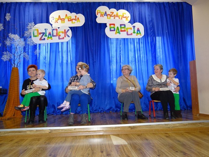 przedszkolaki-ugosciy-swoje-babcie-i-dziadkow-foto-61784