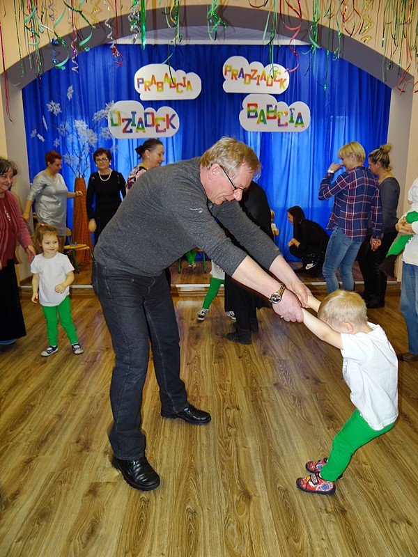 przedszkolaki-ugosciy-swoje-babcie-i-dziadkow-foto-61784