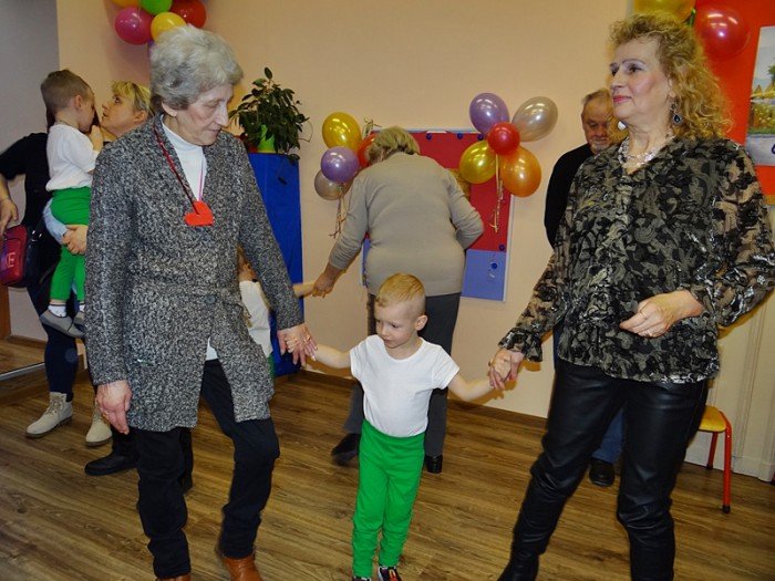 przedszkolaki-ugosciy-swoje-babcie-i-dziadkow-foto-61784