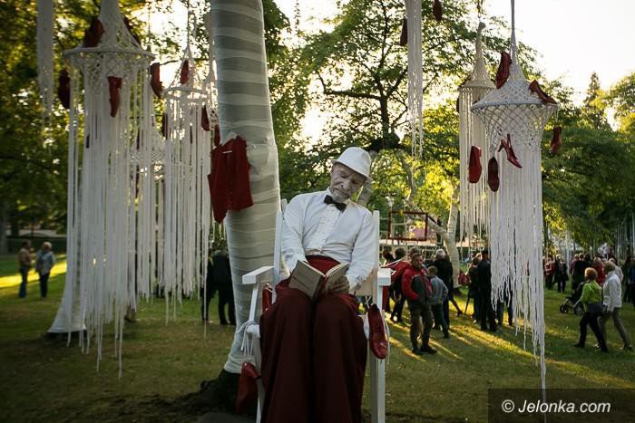 Portugalska grupa Projectos de Intervenção Artística i scena refleksji nad przemijaniem