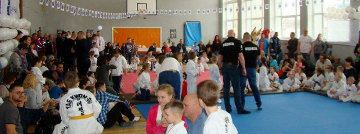 bysneli-forma-w-zarach-foto-62001
