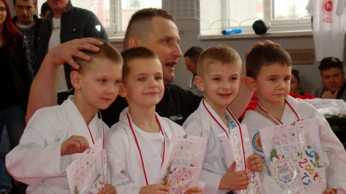 bysneli-forma-w-zarach-foto-62001