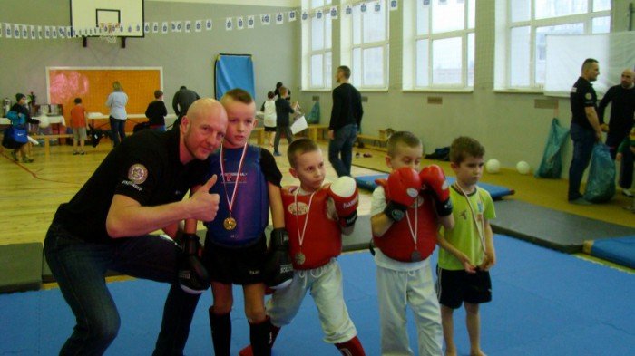 bysneli-forma-w-zarach-foto-62001