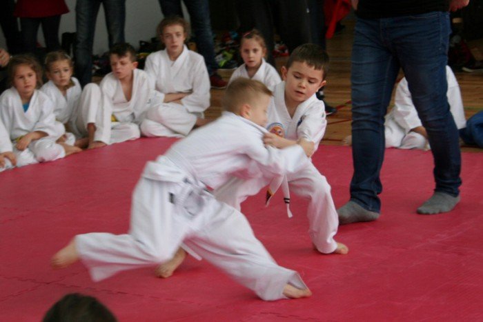 bysneli-forma-w-zarach-foto-62001