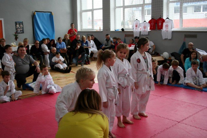 bysneli-forma-w-zarach-foto-62001
