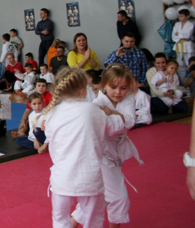 bysneli-forma-w-zarach-foto-62001