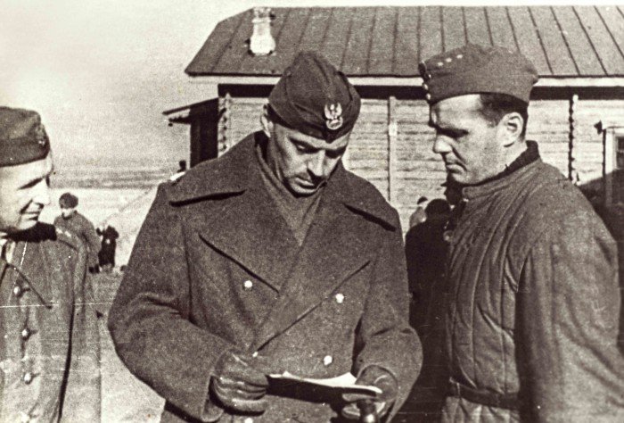 Generałowie Władysław Anders i Władysław Sikorski w Iranie w 1943 r. – do centrum Teheranu 3 km, do Warszawy – 4371 km.
