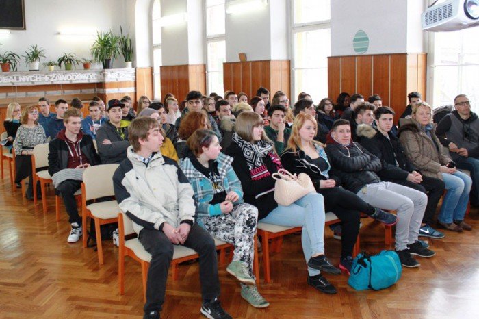 uczniowie-z-woch-i-niemiec-w-handlowce-foto-62358