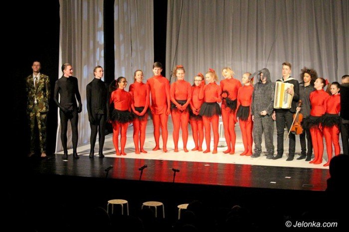 zdolna-modziez-przedstawia-kartoteke-foto-62409