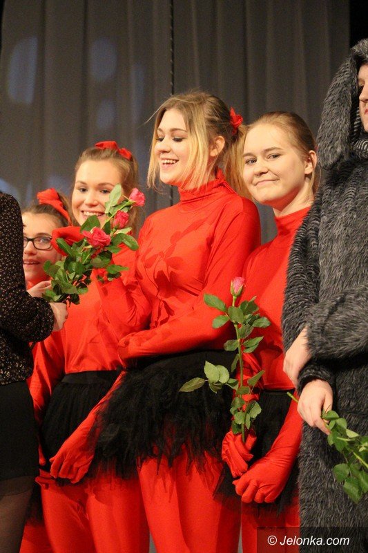zdolna-modziez-przedstawia-kartoteke-foto-62409