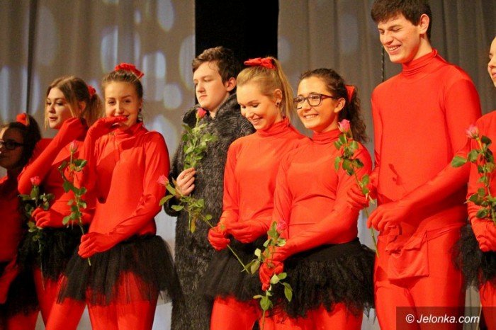 zdolna-modziez-przedstawia-kartoteke-foto-62409